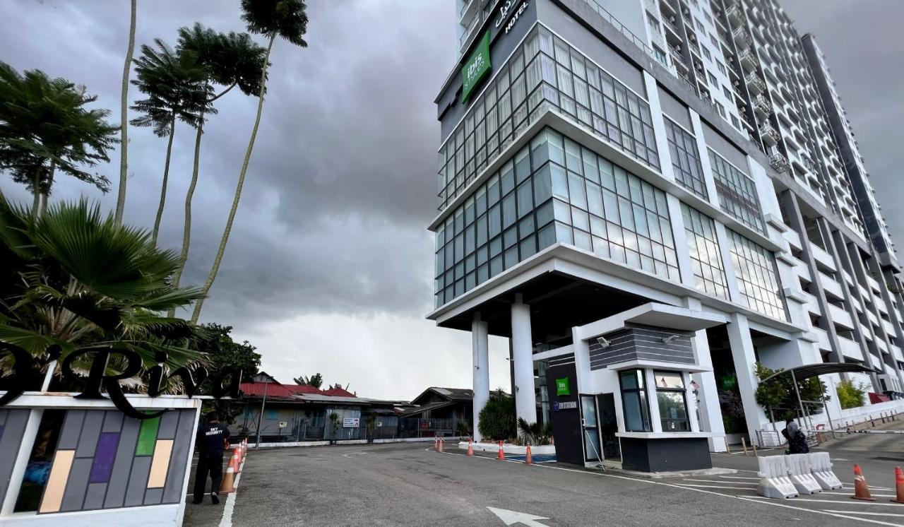 Riverview 8pax 2br In Kbtown Ps4, Netflix A-8-3a Kota Bharu