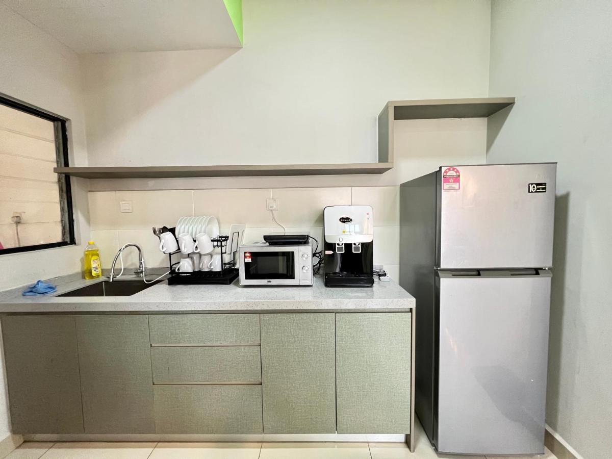 Riverview 8pax 2br In Kbtown Ps4, Netflix A-8-3a Kota Bharu